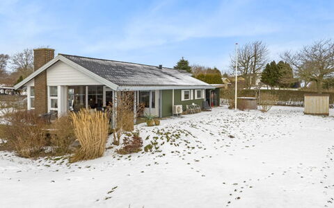 Dimo - 75M to the Fjord: Gebouw, Huis, Dak, Huis, Verblijf, Woongebied, Landelijk Gebied, Siding, Boerderij, Landgoed