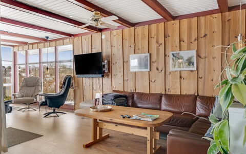 Dimo - 75M to the Fjord: Hout, Verblijf, Huis, Huis, Deur, Hardwood, Garden Gebouwen, Beits, Blokhut, Plank