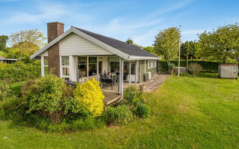 Dimo - 75M to the Fjord: Hout, Verblijf, Huis, Huis, Deur, Hardwood, Garden Gebouwen, Beits, Blokhut, Plank