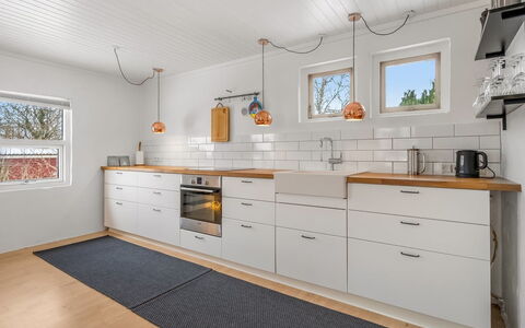 Menke - 300M from the Sea: Flooring, Keuken, Hout, Verdieping, Countertop, Cabinetry, Interieur Ontwerp, Toestel Van De Keuken, Houten Vloer, Huis
