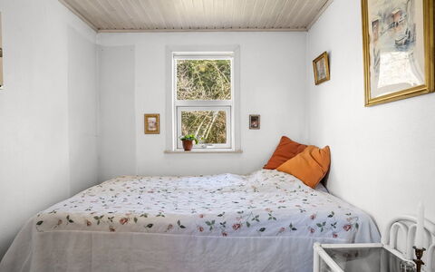 Jamie - from the Sea: Slaapkamer, Bed, Muur, Interieur Ontwerp, Meubilair, Bedding, Laken, Hout, Plafond, Linens