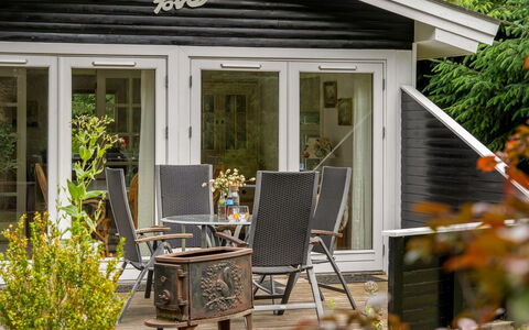 Jamie - from the Sea: Hout, Deur, Huis, Meubilair, Siding, Verblijf, Veranda, Stoel, Garden Gebouwen, Hardwood