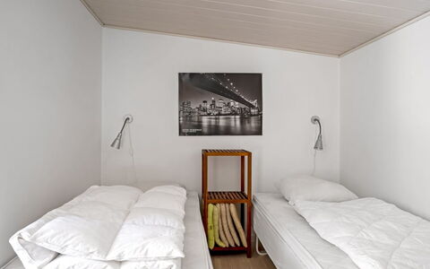 Jamie - from the Sea: Muur, Verdieping, Flooring, Interieur Ontwerp, Hout, Meubilair, Plafond, Slaapkamer, Bed, Kamer