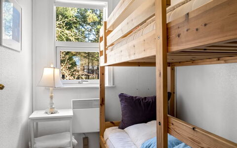 Jamie - from the Sea: Interieur Ontwerp, Hout, Slaapkamer, Stapelbed, Meubilair, Flooring, Bed, Verdieping, Bedding, Kamer