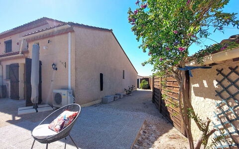 Le Mas des Oliviers: Appartement, Toevlucht, Stoel, Schaduw, Balkon, Keuken En Eettafel, Restaurant, Eco Hotel, Hotel