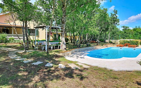Country Pleasures Cottage: Zwembad, Schaduw, Toevlucht, Vrije Tijd, Backyard, Tuin, Eco Hotel, Werf, Landscaping, Stoel