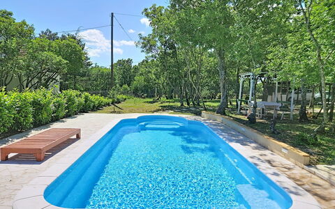 Country Pleasures Cottage: Blauw, Zwembad, Samengesteld Materiaal, Vrije Tijd, Tuin, Toevlucht, Schaduw, Landscaping, Backyard, Eco Hotel