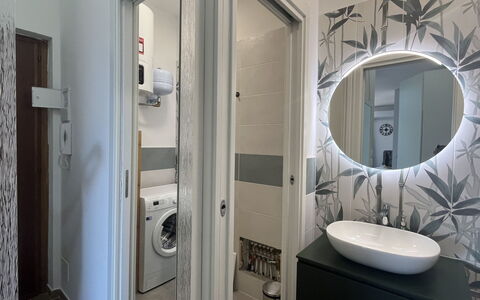 Titti e Giba: Interieur Ontwerp, Muur, Flooring, Verdieping, Loodgieterswerkinrichting, Toilet, Badkamer, Plafond, Verlichting, Kamer