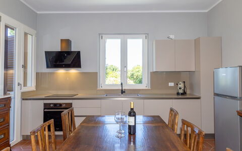Rose Adriano Home: Meubilair, Interieur Ontwerp, Keuken, Flooring, Cabinetry, Countertop, Toestel Van De Keuken, Hout, Plafond, Verdieping