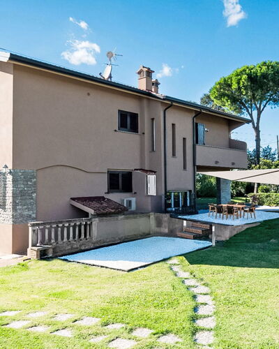 Rose Adriano Home