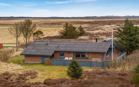 Severina - 900M from the Sea: Hout, Tuin, Backyard, Land Lot, Huis, Dak, Schaduw, Dek, Hardwood, Werf