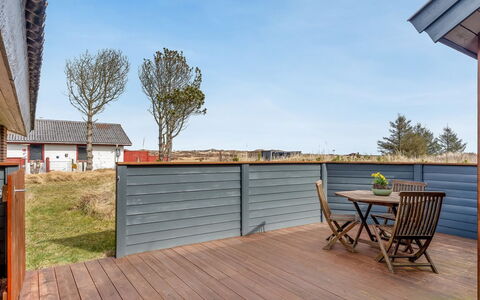 Severina - 900M from the Sea: Hout, Tuin, Backyard, Land Lot, Huis, Dak, Schaduw, Dek, Hardwood, Werf
