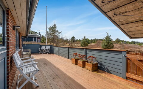 Severina - 900M from the Sea: Hout, Tuin, Backyard, Land Lot, Huis, Dak, Schaduw, Dek, Hardwood, Werf