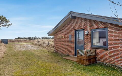 Severina - 900M from the Sea: Hout, Tuin, Backyard, Land Lot, Huis, Dak, Schaduw, Dek, Hardwood, Werf