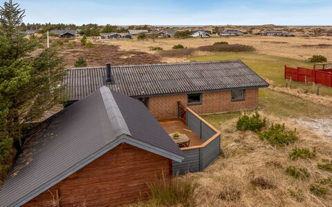 Severina - 900M from the Sea: Hout, Tuin, Backyard, Land Lot, Huis, Dak, Schaduw, Dek, Hardwood, Werf