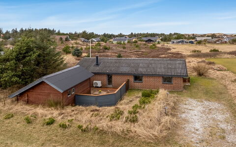 Severina - 900M from the Sea: Hout, Tuin, Backyard, Land Lot, Huis, Dak, Schaduw, Dek, Hardwood, Werf