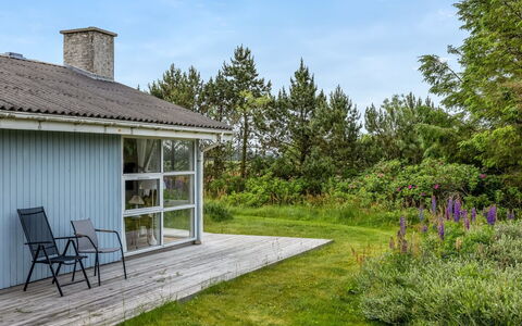 Gebko - 750M from the Sea: Meubilair, Hout, Interieur Ontwerp, Flooring, Verdieping, Stoel, Kamer, Plafond, Woonkamer, Appartement