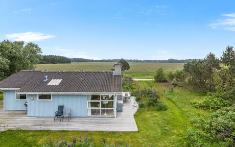 Gebko - 750M from the Sea: Meubilair, Hout, Interieur Ontwerp, Flooring, Verdieping, Stoel, Kamer, Plafond, Woonkamer, Appartement
