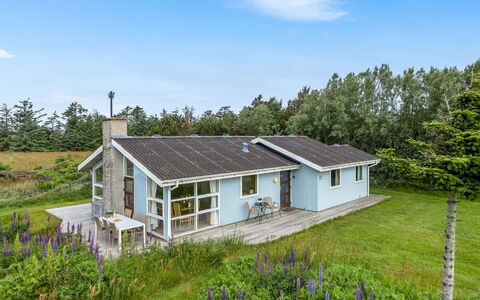 Gebko - 750M from the Sea: Meubilair, Hout, Interieur Ontwerp, Flooring, Verdieping, Stoel, Kamer, Plafond, Woonkamer, Appartement