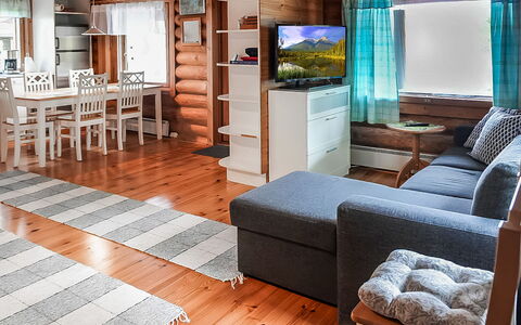 Sinikello: Meubilair, Hout, Interieur Ontwerp, Flooring, Verdieping, Plafond, Bankstel, Kamer, Woonkamer, Appartement