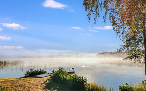Sinikello: Water, Groen, Natuur, Natuurlijke Omgeving, Natuurlijk Landschap, Atmosferisch Fenomeen, Bank, Reflectie, Meer