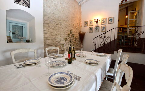 Villa Fontanazza: Meubilair, Interieur Ontwerp, Muur, Tafel, Stoel, Eetkamer, Keuken En Eettafel, Tafelkleed, Plafond, Flooring