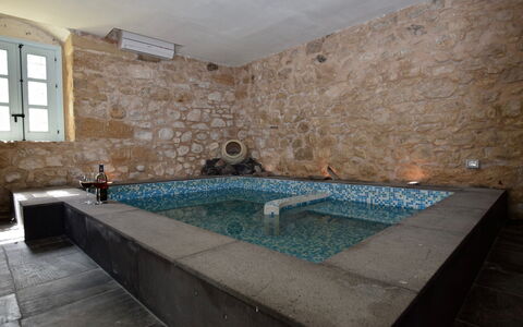 Villa Fontanazza: Bad, Flooring, Zwembad, Loodgieterswerkinrichting, Verdieping, Samengesteld Materiaal, Jacuzzi, Tegel, Toevlucht
