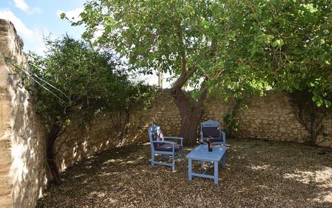 Villa Fontanazza: Schaduw, Buitenmeubels, Tuin, Stoel, Backyard, Schaduw