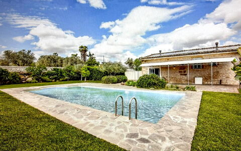 Villa Fontanazza: Zwembad, Toevlucht, Samengesteld Materiaal, Landgoed, Eco Hotel, Waterpartij, Boerderij, Backyard, Villa, Hacienda