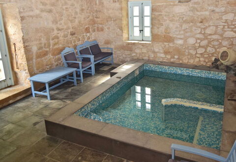 Villa Fontanazza: Flooring, Verdieping, Samengesteld Materiaal, Bad, Zwembad, Tegel, Loodgieterswerkinrichting, Toevlucht, Hotel