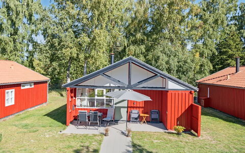 Eivi - 200M from the Sea: Huis, Verblijf, Schaduw, Schuur, Werf, Garden Gebouwen, Gazon, Siding, Backyard, Blokhut