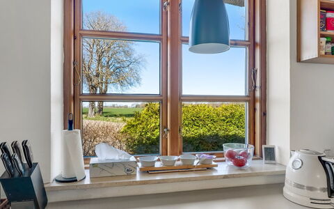 Fausta - 2Km from the Sea: Meubilair, Hout, Interieur Ontwerp, Flooring, Verdieping, Stoel, Kamer, Plafond, Woonkamer, Appartement
