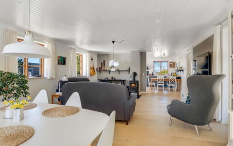 Fausta - 2Km from the Sea: Interieur Ontwerp, Meubilair, Flooring, Hout, Plafond, Verdieping, Bankstel, Woonkamer, Huis, Kamer