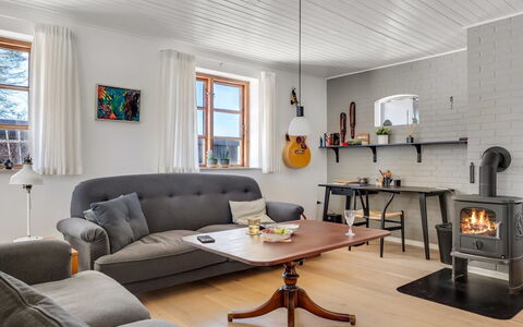 Fausta - 2Km from the Sea: Meubilair, Interieur Ontwerp, Flooring, Muur, Hout, Verdieping, Woonkamer, Bankstel, Kamer, Verlichting
