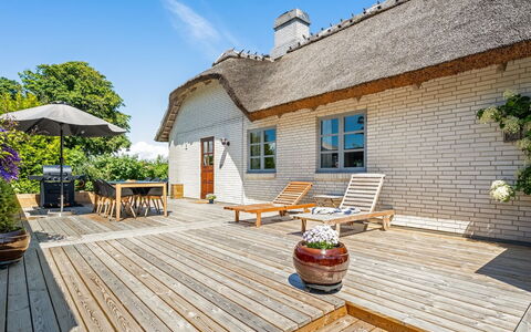 Fausta - 2Km from the Sea: Meubilair, Hout, Interieur Ontwerp, Flooring, Verdieping, Stoel, Kamer, Plafond, Woonkamer, Appartement