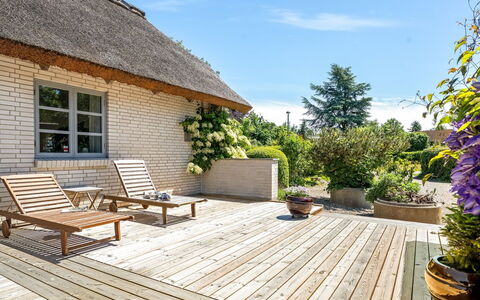 Fausta - 2Km from the Sea: Meubilair, Hout, Interieur Ontwerp, Flooring, Verdieping, Stoel, Kamer, Plafond, Woonkamer, Appartement