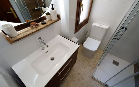 Rincón del Sol: Wastafel In De Badkamer, Loodgieterswerkinrichting, Badkamer, Flooring, Wastafel, Badkamerkast, Verdieping, Interieur Ontwerp, Kraan, Loodgieter