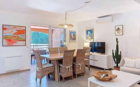 Villa Marea: Meubilair, Hout, Stoel, Verdieping, Zee, Balkon, Hek, Dek, Hardwood, Beits