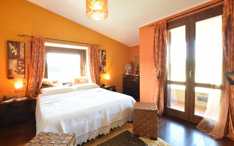 Villa Ina: Meubilair, Interieur Ontwerp, Bed, Slaapkamer, Muur, Kamer, Verdieping, Hout, Plafond, Laken