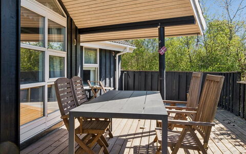 Euphemia - 200M from the Sea: Meubilair, Hout, Interieur Ontwerp, Flooring, Verdieping, Stoel, Kamer, Plafond, Woonkamer, Appartement