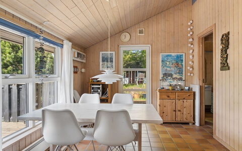 Euphemia - 200M from the Sea: Interieur Ontwerp, Flooring, Hout, Meubilair, Plafond, Verdieping, Keuken En Eettafel, Lichte Inrichting, Houten Vloer, Eetkamer