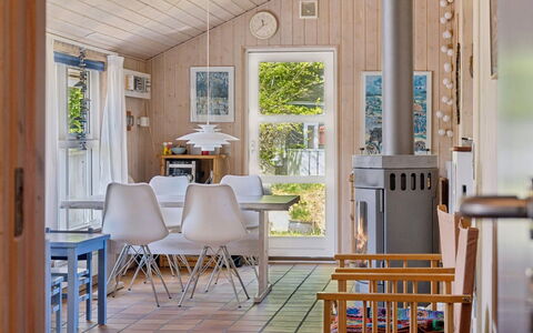 Euphemia - 200M from the Sea: Meubilair, Hout, Interieur Ontwerp, Flooring, Verdieping, Stoel, Kamer, Tafel, Plafond, Woonkamer