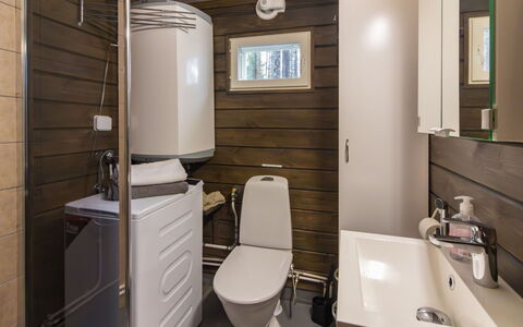 Lystikämän Helmi: Flooring, Hout, Wc Bril, Loodgieterswerkinrichting, Toilet, Verdieping, Interieur Ontwerp, Loodgieter, Badkamer, Wastafel