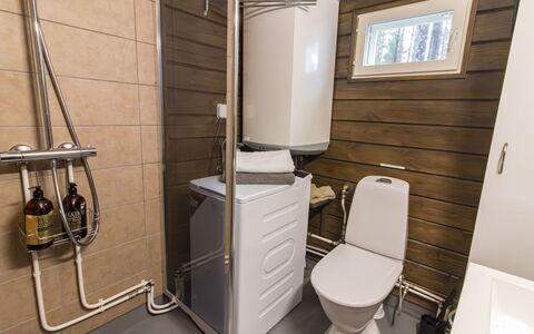 Lystikämän Helmi: Hout, Flooring, Wc Bril, Verdieping, Toilet, Loodgieterswerkinrichting, Interieur Ontwerp, Loodgieter, Kamer, Badkamer