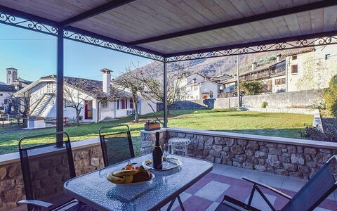 La Corte di Marga - Casa Gustet: Deur, Huis, Veranda, Stoel, Schaduw, Buitenmeubels, Patio, Kamerplant, Outdoor Structuur, Flagstone