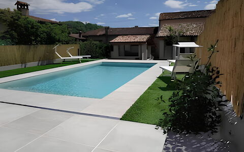 La Corte di Marga - Casa Gustet: Zwembad, Samengesteld Materiaal, Beton, Landgoed, Backyard, Werf, Schaduw, Landscaping, Binnenplaats, Villa