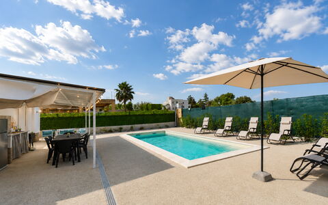 Villa Cosentini: Zwembad, Buitenmeubels, Toevlucht, Paraplu, Meubilair, Samengesteld Materiaal, Eco Hotel, Ligstoel, Schaduw, Stoel