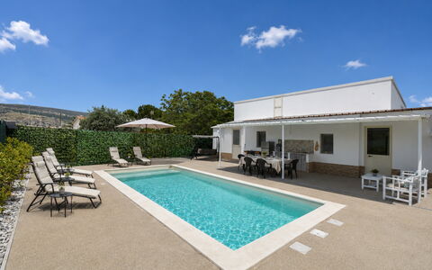 Villa Cosentini: Zwembad, Schaduw, Toevlucht, Landgoed, Boerderij, Patio, Binnenplaats, Ontwerp, Buitenmeubels, Villa