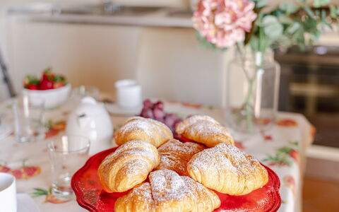 Serafini Holiday Home: Voedsel, Tableware, Serveware, Nagerecht, Meubilair, Dishware, Ontbijt