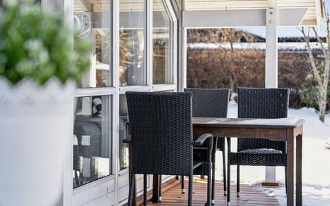Elenor - 1.3Km from the Sea: Meubilair, Buitenmeubels, Tableware, Tafel, Drinkware, Stoel, Buitentafel, Voedsel, Fles